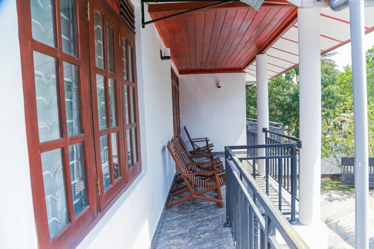 אנוראדפורה Lakeside Villa מראה חיצוני תמונה