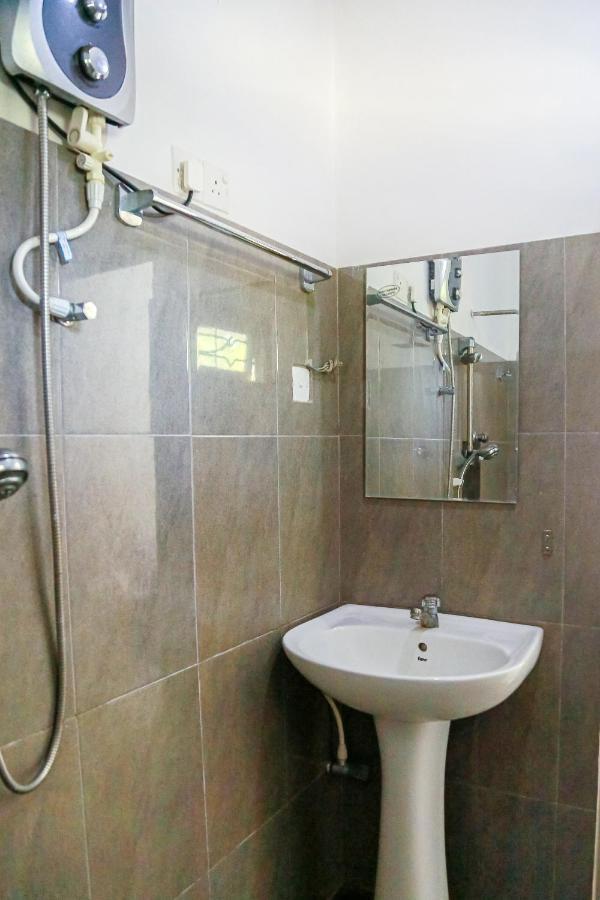 אנוראדפורה Lakeside Villa מראה חיצוני תמונה