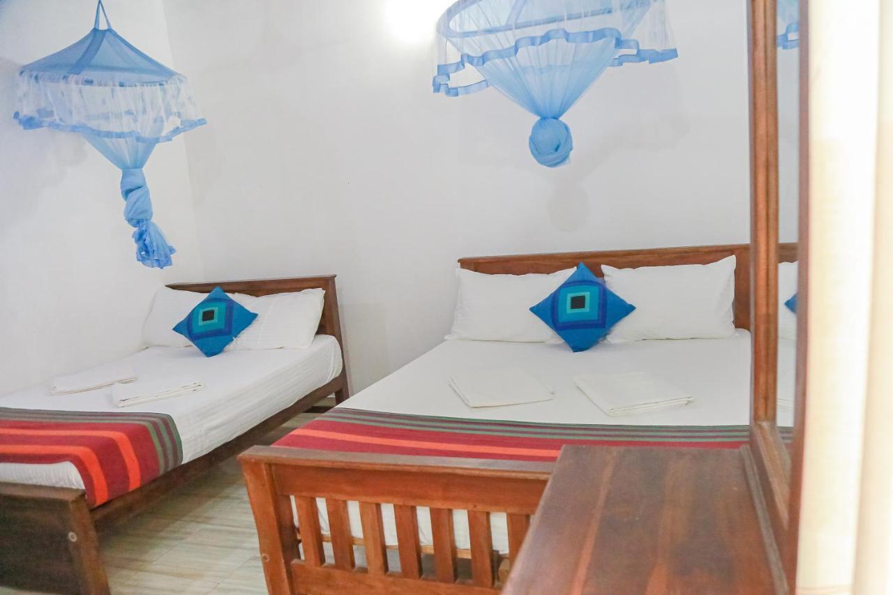 אנוראדפורה Lakeside Villa מראה חיצוני תמונה