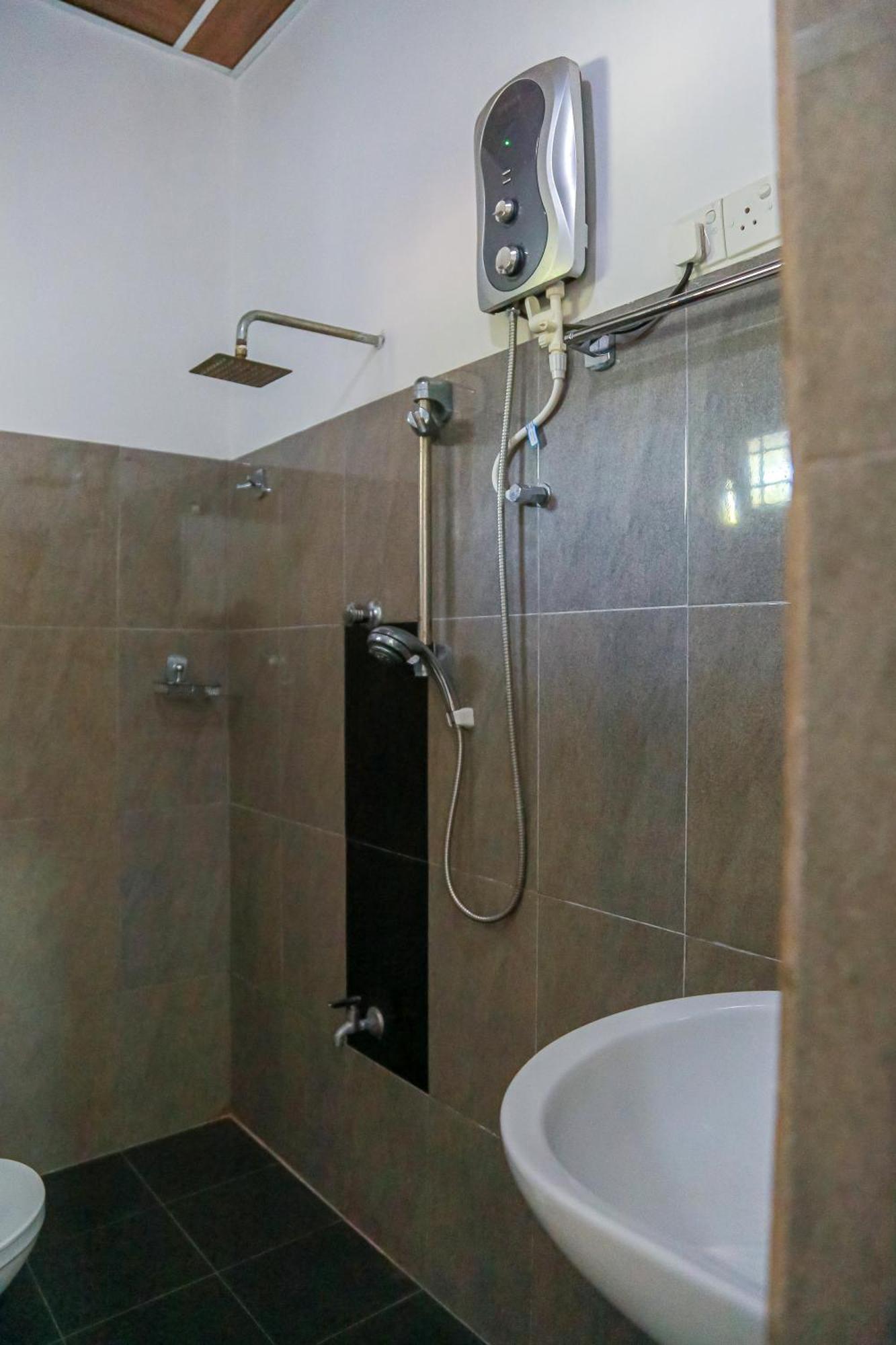 אנוראדפורה Lakeside Villa חדר תמונה